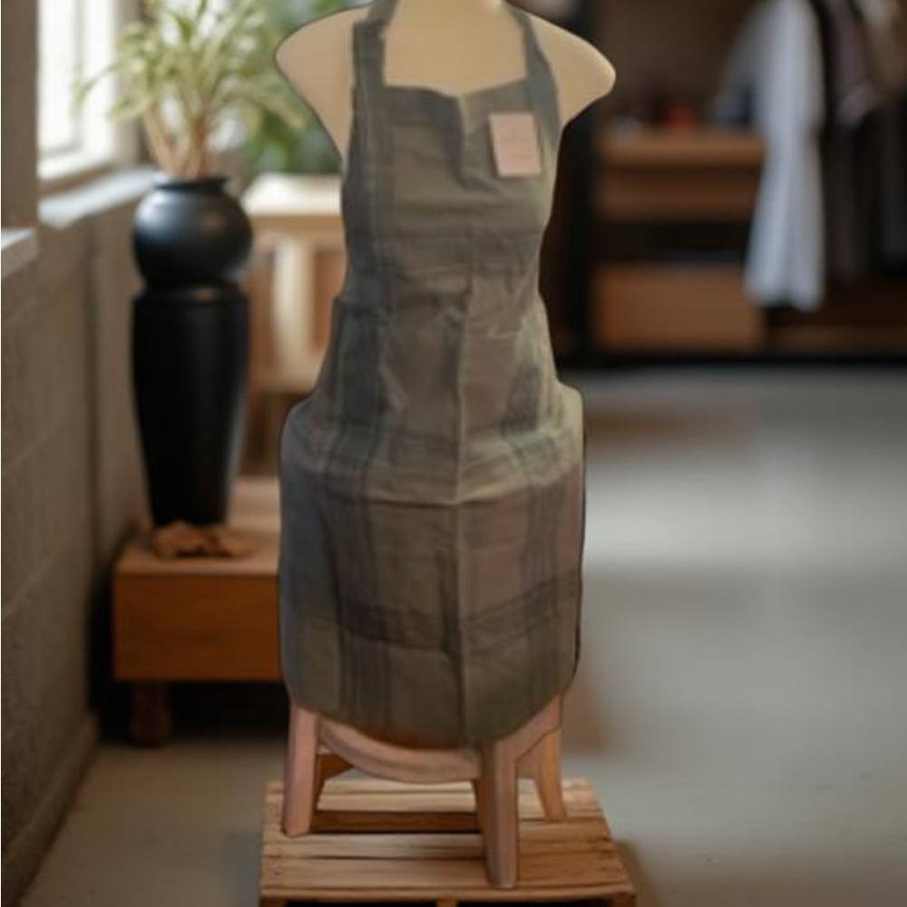 Hearth & Hand Adult Apron (Adjustable open-waist,-Sage Green, 100% cotto… - Picture 4 of 16